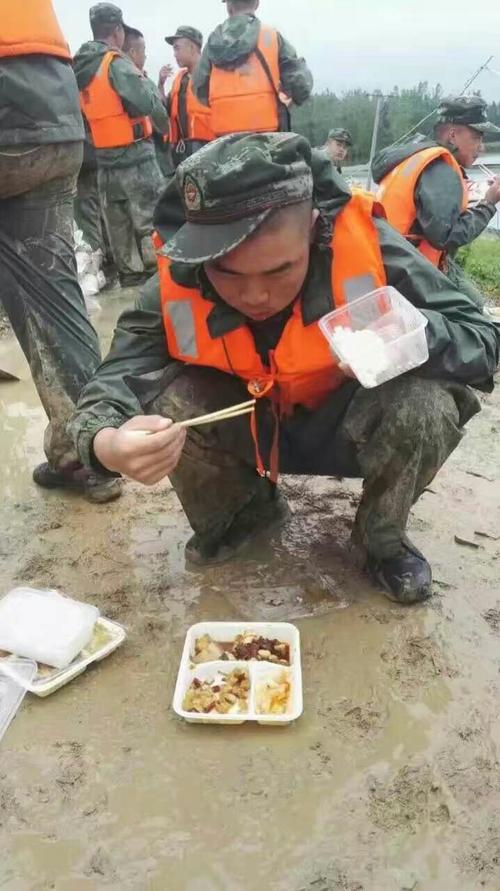 最可爱的人 湖北武警 一支队 十三中队 抗洪 实录!