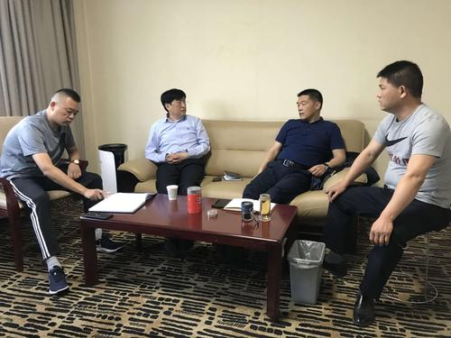 刑侦大队大队长马小强,副大队长雷希望带领专案组成员参加会议.