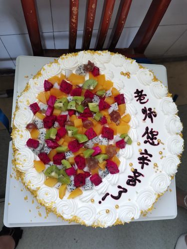 最甜美的大蛋糕最美的鲜花送给亲爱的老师