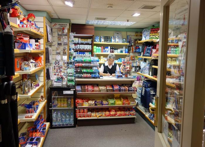    伦敦喜来登希斯罗酒店的小卖店