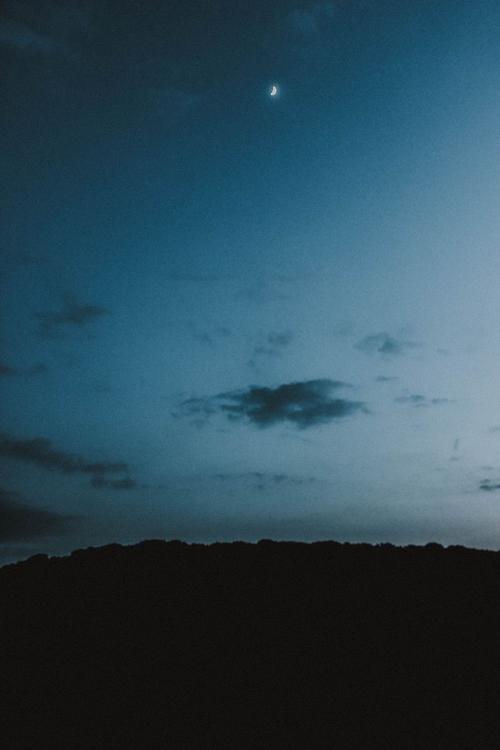 夜晚草地