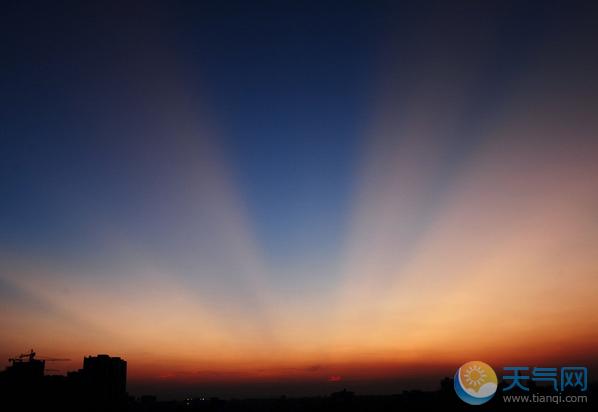 其实,地光,地声与地震有着紧密的联系.