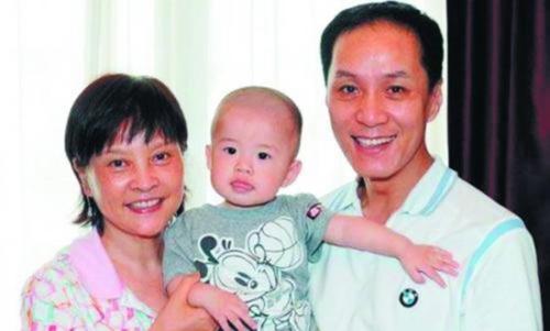 宠妻狂魔冯远征,娶大8岁二婚妻子,怕老婆生子危险坚持丁克27年?