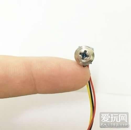 伪装成螺丝的红外夜视微型摄像头,大概可以预见的是,优衣库那种事件会