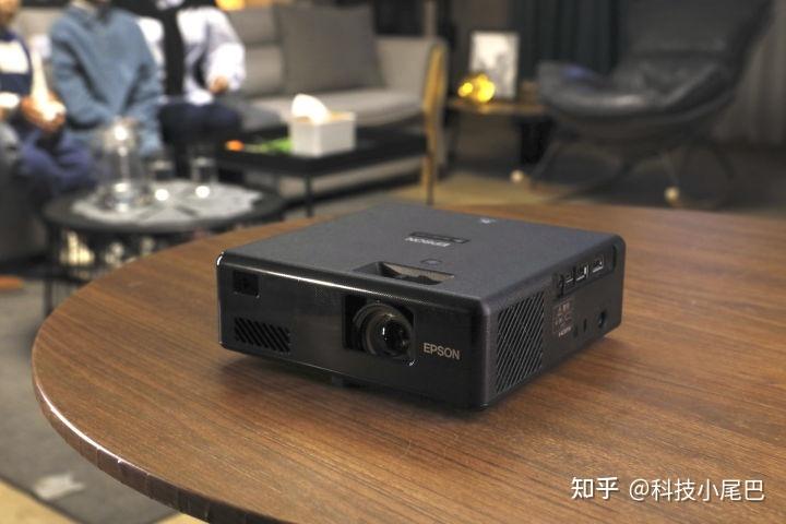 家庭投影新选择爱普生ef10投影仪测评四千元左右投影仪首选