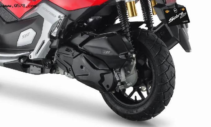 言归正传,我们来看这款赛博adv150,这款车目前公布的售价是13280,它