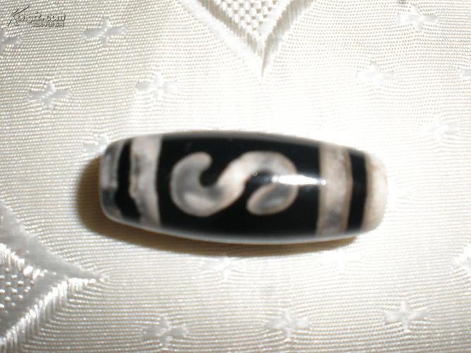 西藏密宗金钱钩玛瑙天珠佛珠---佩戴可保功名可得,财源广进