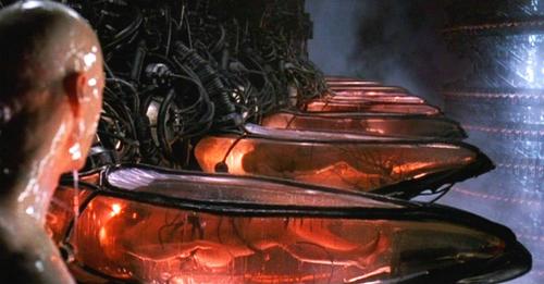 《黑客帝国》上映二十年了 我们仍在不断逃避现实