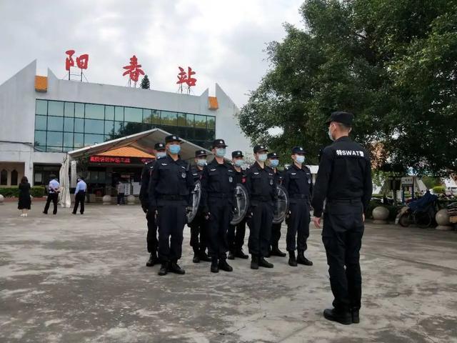阳春市公安局巡警大队对火车站,医院,东湖广场,汽车站等重要场所进行