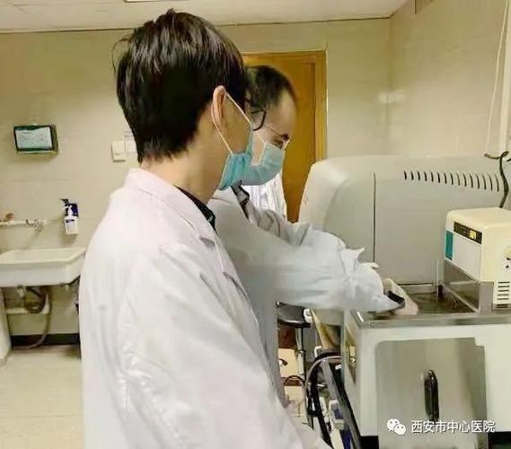 郭亮检验师,戴进前主治医师,刘锋主治医师复苏外周造血干细胞准备回输