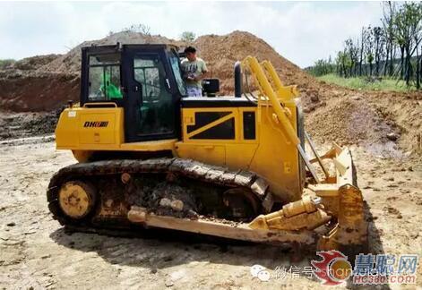 万千工程,山推为您再添施工利器―dh17全液压推土机