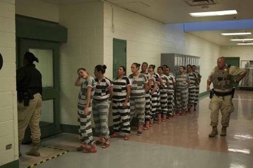 女子监狱如何解决性生活 女人的手可以抚慰女人饥渴的