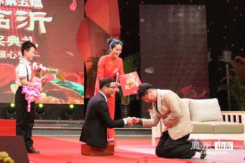 "巨人"陈州感动临沂 企业领导当场下跪(组图)