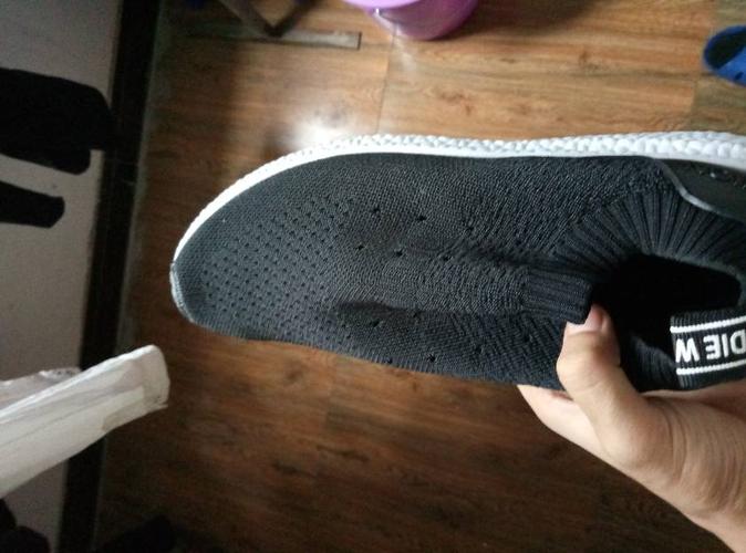 这种鞋子怎么穿鞋带?总共有16个孔,一边各8个