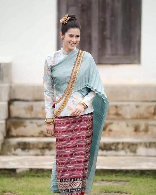 本篇文章包含了越南和泰国的传统服饰写真照,所有照片都是无水印的