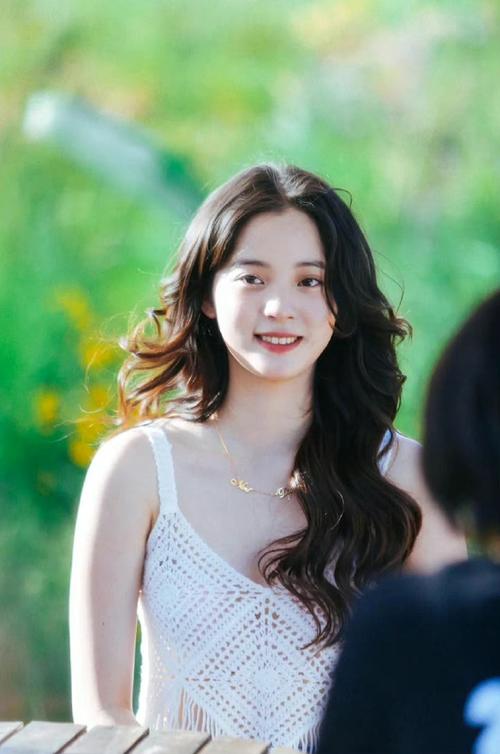 欧阳娜娜卷发造型##路人云南偶遇欧阳娜娜