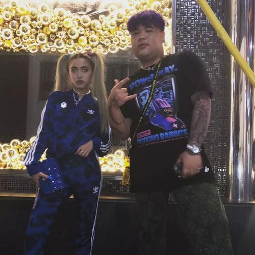 这个扎着双马尾的日本女rapper说自己是个时髦的婊子