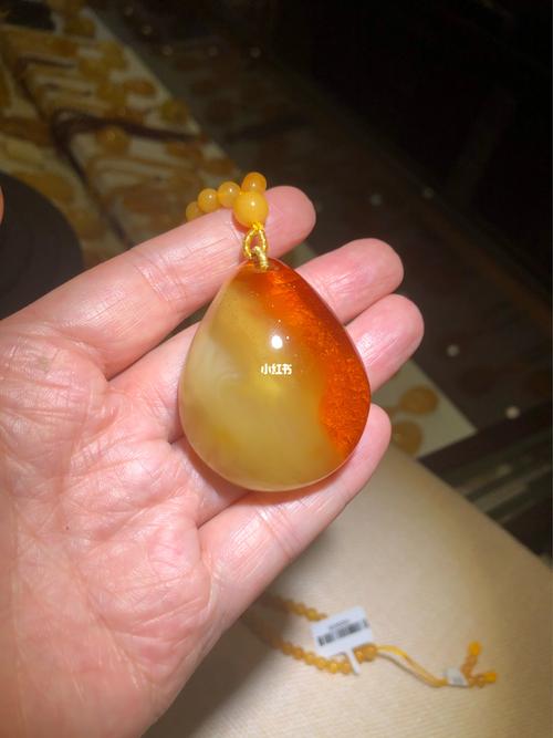 蜜蜡吊坠_吊坠_蜜蜡_珠宝_时尚_配饰