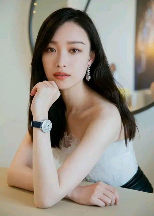 倪妮精美壁纸:身材性感惊艳,气质高雅!