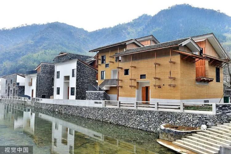 浙江杭州,富阳洞桥镇文村,王澍参与修缮,改造的农居房项目.
