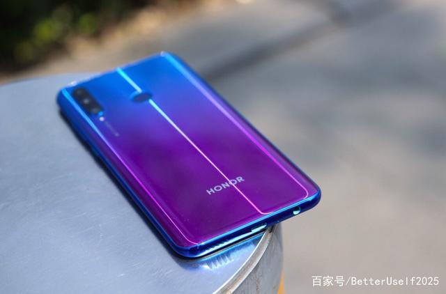 荣耀20i 青春的颜色,性能与颜值兼备!