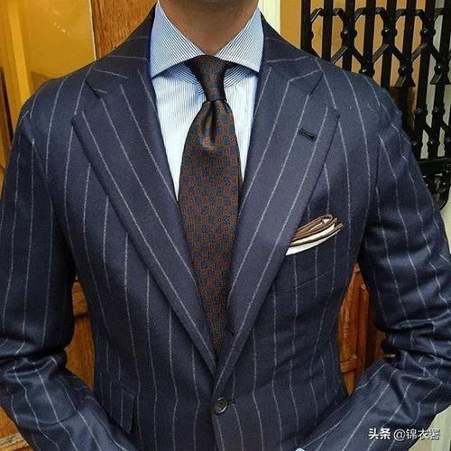 最终西服上的条纹样式当作我们所说的"城市的传统花纹",一直传承下来.