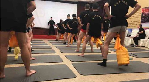 洗髓功垂吊演示 洗髓功垂吊睾丸变大