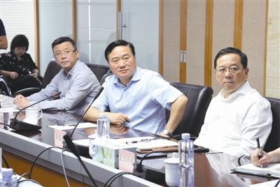 市委常委,浦东新区区委书记翁祖亮同志带队来我院调研