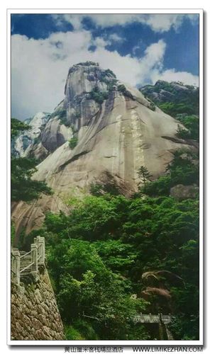 马鞍山;南为桃花峰;西南浮丘峰;西北圣泉峰;北侧朱砂峰,青鸾峰(立马峰