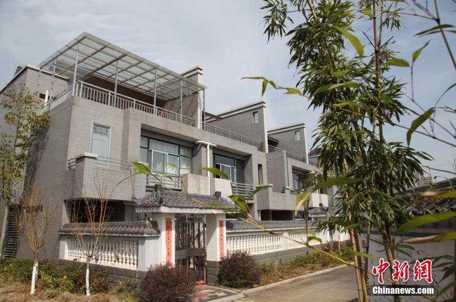 四兄弟建72套别墅赠乡亲 再访江南第一村