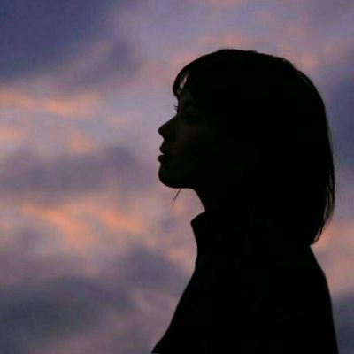 女生孤独悲伤的头像图片大全