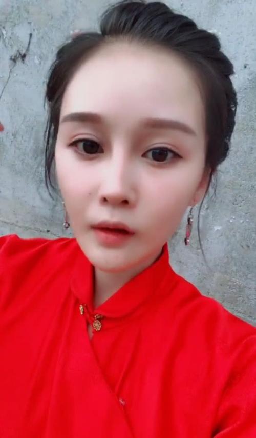 赵本山女儿球球自称"小赵",随爸爸赵本山眼睛,谢大脚是小姨!