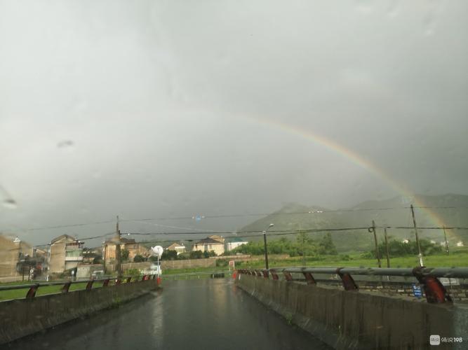雨中彩虹