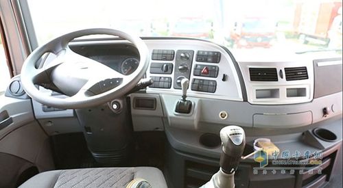 欧曼gtl超能版490 驾驶室