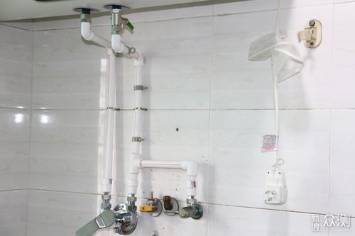 热水器安装好后,首次加热,需要先加10分钟左右水后才通电加热