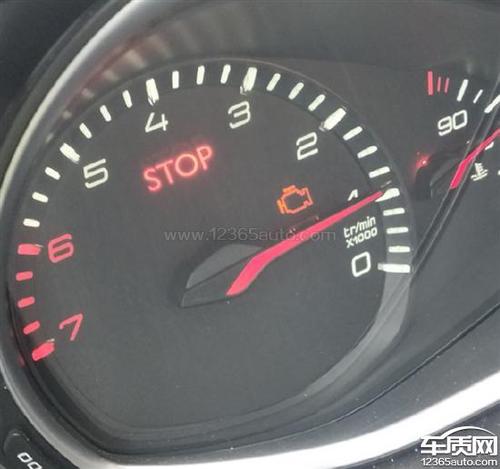 开高速上故障灯亮,提示发动机故障,车子停了开不动,差点被追尾,开4s店