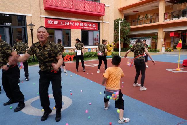 阳光体育快乐团建成都天启诺亚舟幼儿园教职工运动会