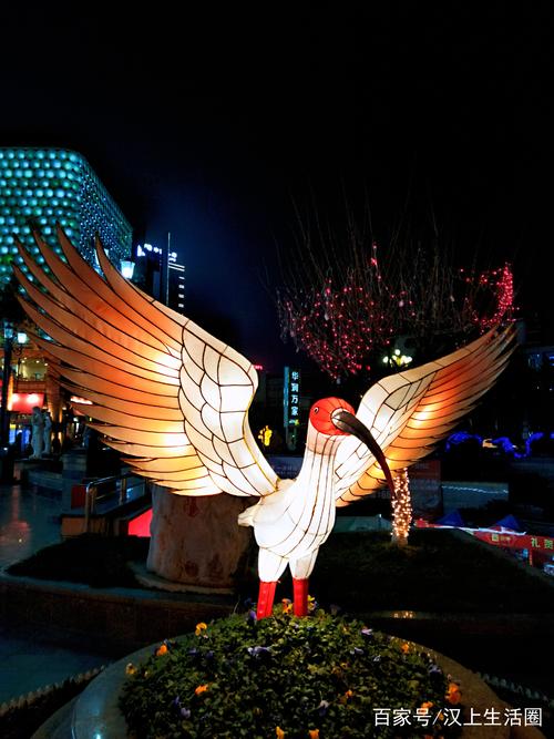 狗问平安随腊去,猪生财富报春来,汉中万邦广场的灯会等你来赏