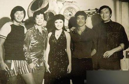 "收"了李小龙,吸毒后嫁向华强,丁佩有向太的"手段"却