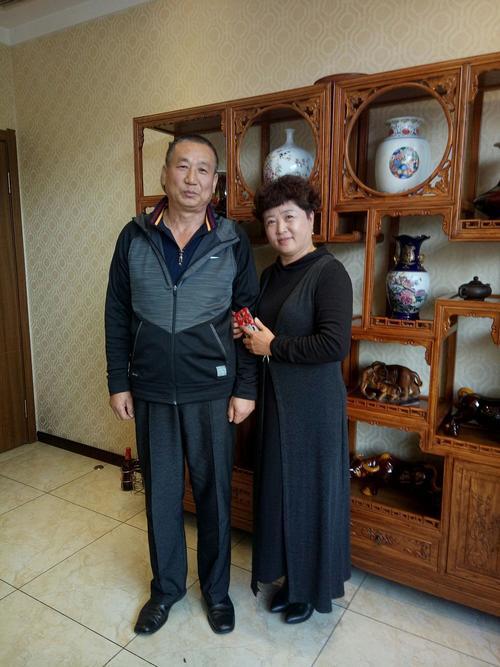 金秋十月,收获的季节,发小们相聚在绥化小牛馆,回忆童年,转眼间我们都