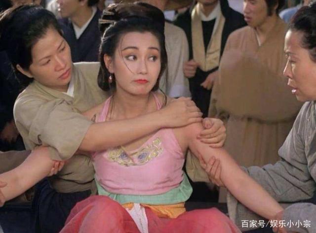 《济公》中的张曼玉,完美无瑕的瓜子脸娇羞含情,身材娇好,脱俗清雅,真