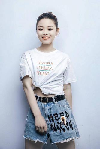 当被问及如何通过饮食控制身材,王莎莎表示自己太难了,并直言自己前