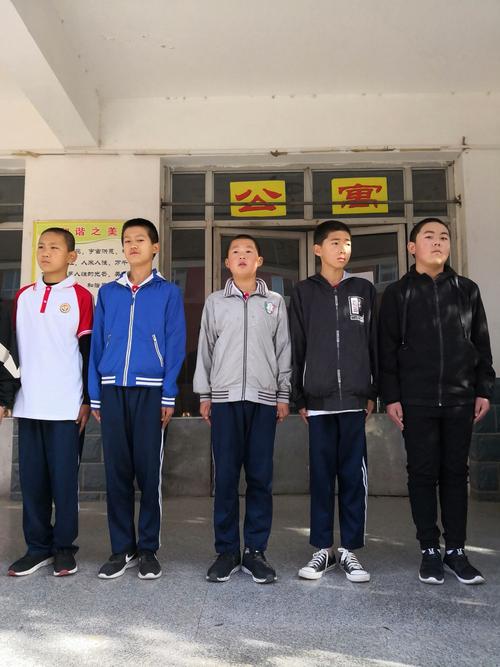 晶华学校1802班军训风采
