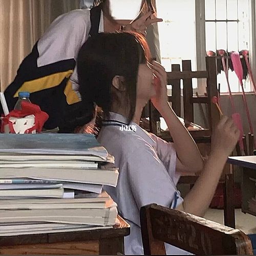 充满浓浓学生党气息/女生头像_学生党_女生头像_saz工作室团队话题