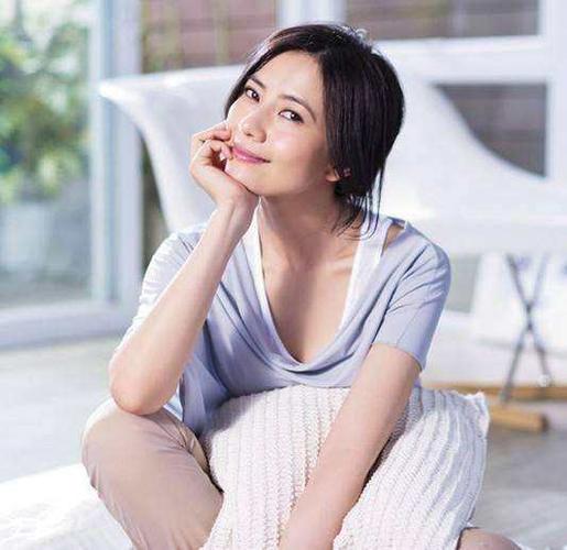 在广告圈中崭露头角,其中以2000年奥运会期间播出的清嘴含片广告中