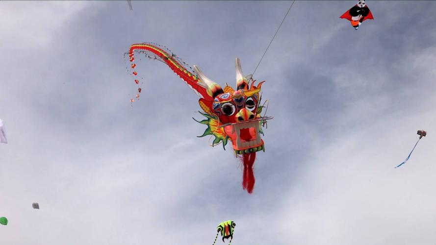 50秒|"中国龙",大熊猫,京剧脸谱等中国风筝亮相新西兰最大风筝节