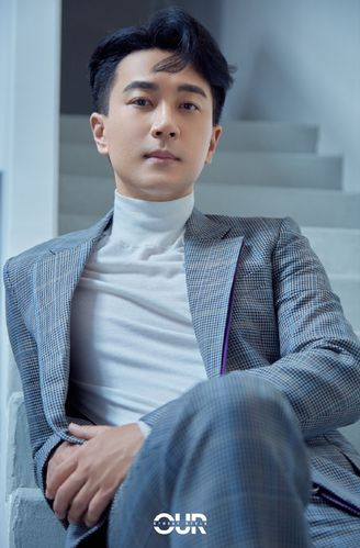 简介:刘恺威西装干练时尚写真图片,分享一组刘恺威图片给大家,图中的