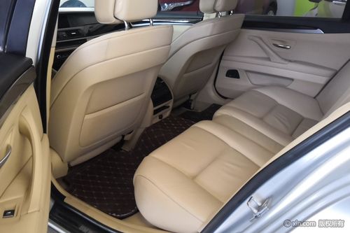 宝马5系后排全景