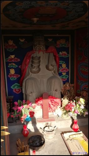 位于红柳滩村的黑龙潭文化景区,明朝建有龙王庙,后几