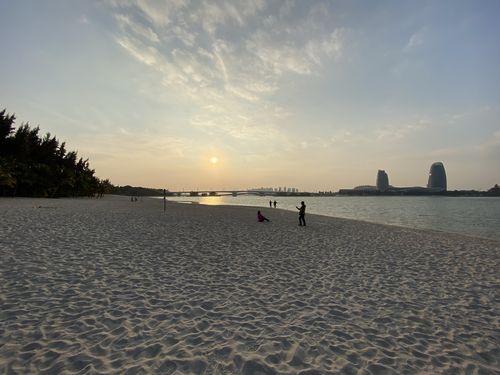 夕阳下的海花岛白沙滩!